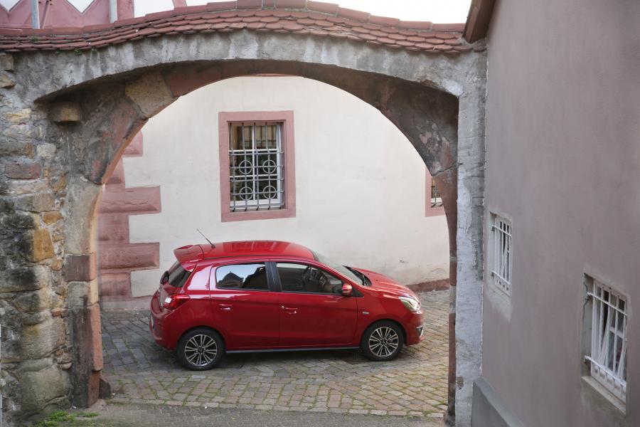  Mitsubishi Space Star 2016 года  (EU) (фото 19 из 45)